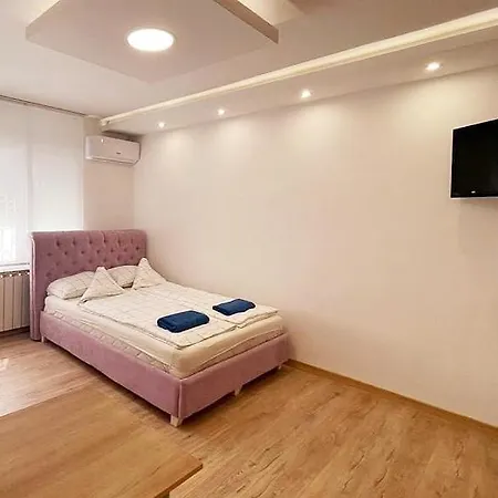 Lux Banovo Brdo * Belgrad