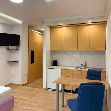 Lux Banovo Brdo * Belgrad